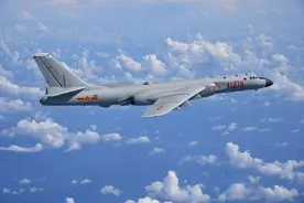 230架轰-6轰炸机，构建战区外打击力量，可打击4000公里图片