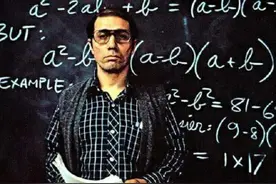 被分配到一所“垃圾”学校，他拿菜刀上课，多年后学生各个是精英图片