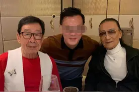 88岁张学友干爹与谢贤聚会，亡妻去世4年，与鬼后罗兰传黄昏恋图片
