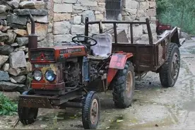 农村回收废旧拖拉机怎么赚钱？进入门槛高吗？其实做什么都不容易图片