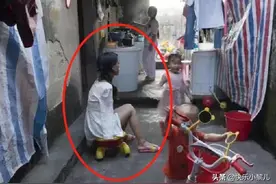 90后“无臂”妈妈走红，仅凭双脚养活孩子，生活画面让人鼻酸图片