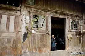 农村收购“旧木头”都做什么用？旧木头回收经，有人能年赚百万图片
