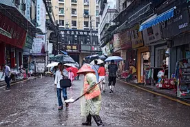 四川达州：雨中小镇即景 手机随拍图片