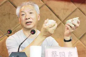 鉴宝节目上突然离场：这样骗人的节目永不参加！网友：真正的专家图片