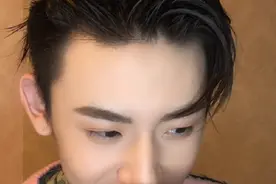 王琳凯晒手机屏幕，里面的“长发女子”颜值太高，经纪人不管管？图片