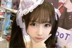 双份快乐！B站顶级舞见椭奇变身永劫无间胡桃，黑丝白丝同台热舞图片