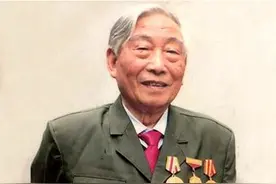 特等功臣转业后隐姓埋名多年，小偷光顾后，乡邻们才知其身份图片