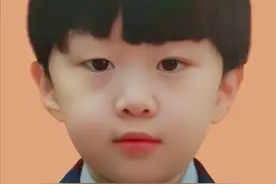 范丞丞童年照曝光好似奶团子，西瓜头小圆脸尽显可爱呆萌图片