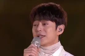 6台跨年晚会看点：何炅落泪，董卿美过女星，肖战空降引爆网络图片