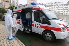 心系疫情！大S捐200万买救护车仍遭骂，小S四个字力挺家姐图片