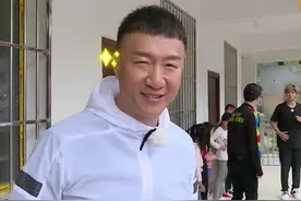 孙红雷返乡带众多保镖，摆明星架子，引起大众的愤怒图片