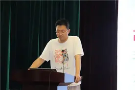 逐梦前行 威海一中学长王凯强携清华同窗回母校传经送宝图片