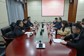 望谟县郊纳镇为什么要向观山湖区送锦旗？图片