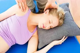 孕期内需要睡午觉吗？睡与不睡会影响到胎儿，孕妈要多注意图片