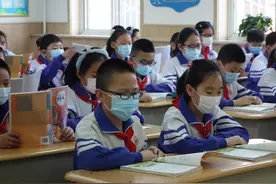 太原500多所小学15万余名小学生重返校园图片