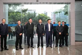 市委常委、两江新区党工委书记段成刚，市检察院党组书记、检察长贺恒扬调研派驻检察工作图片
