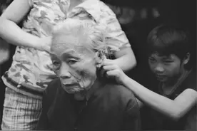 慰安妇的凄惨回忆：被逼迫洗澡，还被撒消毒粉，只有床单裹身图片