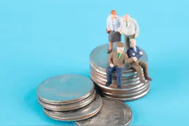 养老金上涨，高龄退休人员会有倾斜照顾，那么多少岁是高龄呢？图片