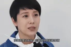 42岁海清越来越敢露，透视装大秀美背，想不到身材有料还真妖娆图片