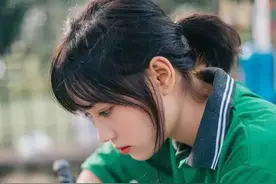 漂亮的越南Garb摩托车女生图片
