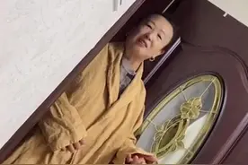 辽宁一妈妈穿女儿卖剩的棉麻外套，瞬间变“出家人”，女儿笑出声图片