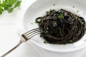 去威尼斯必吃的墨鱼面图片