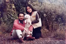 她50岁养2个脑瘫女儿，他出生就遗传残疾，一把烂牌却成人生赢家图片