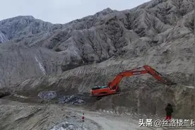 五中全会精神在基层若羌：矿区资源路建设加快推进图片