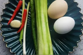 丝瓜炒鸡蛋，十分钟搞定，好吃又下饭图片