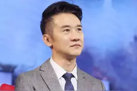 《突围》主演黄志忠：离异内心有痛，儿子一句话让他热泪盈眶图片