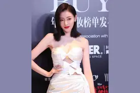 张天爱是不是整过容？旧照被扒出，网友：胸部忽大忽小图片