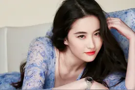 刘亦菲19岁跳舞照被疯传，超短裙尽显好身材，伴舞如今成大明星图片
