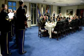 海军少将杨毅回忆：戏称要造12艘航母，美国惊呼中国将瓜分太平洋图片