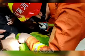 男童下体被卡，郑州消防紧急救援图片