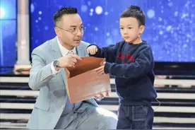 汪涵携儿子首登综艺！当众跪地亲吻充满父爱，曾因爱儿心切犯大错图片