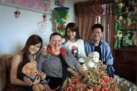 山东小伙外国打工，娶富家女生双胞胎，因妻子太“热情”差点离婚图片