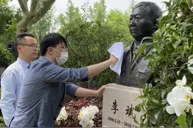 著名全国劳模李斌塑像在沪揭幕，今天原本是他的退休日图片