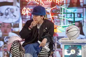 权志龙裤子反穿？鞋子反系！网友直呼这是什么新时尚图片