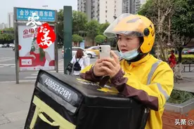 一个月跑1000多单！00后的她，成为了一名“外卖小姐姐”图片