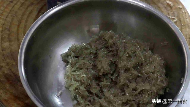 厨师长教你做一道传统小吃蒸焖子，不用油炸，省时省力，好吃入味