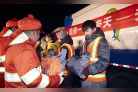 易烊千玺曾想去武汉帮忙，韩红生气大骂一顿，网友却怀疑其炒作？图片