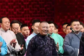 德云社演员鞠躬照对比，张云雷的姿势最绅士，烧饼简直是张飞附体图片