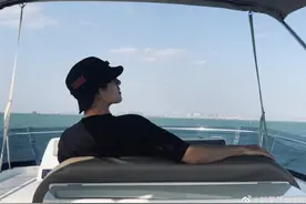 一瓜未平一瓜又起，李易峰张艺兴纷纷被爆？小说都不敢这么写吧图片