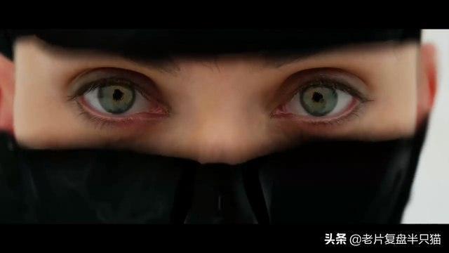 《超体》是烂片，还是神作？寡姐为什么吻警察，为什么变成U盘？