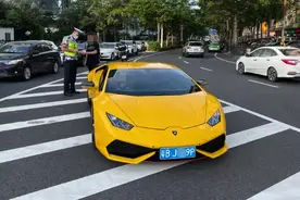 粤B兰博基尼飓风跑来珠海炸街，频发抖音被举报！交警全市布控！图片