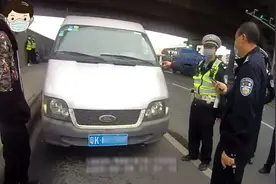 危险！打开这辆车的门，现场民警都惊呆了…图片