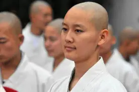 中国最漂亮的三位尼姑：游客上山只为搭讪，小师太一概置之不理图片