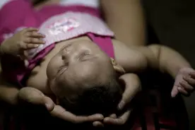 护理新生儿有诀窍，这份“从头到脚”详细护理攻略，新手爸妈收藏图片