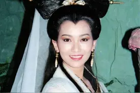 66岁赵雅芝活动生图曝光，浓妆艳抹难掩脸部皱纹，与精修图差距大图片