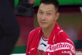 耻辱惨败后，马布里送了易建联17个字，听听苏群 杨毅 王猛怎么说图片